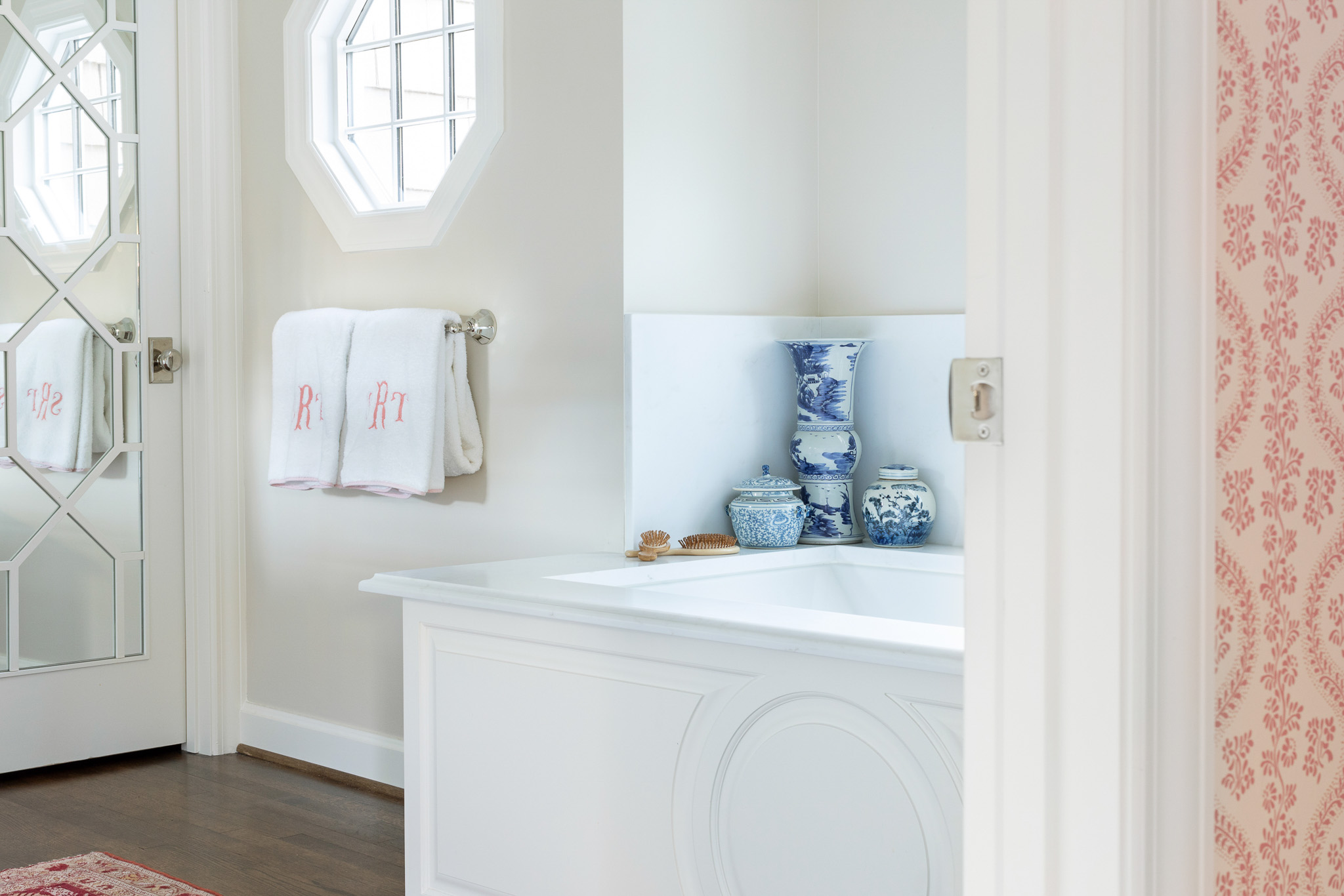 Bathroom tub corner